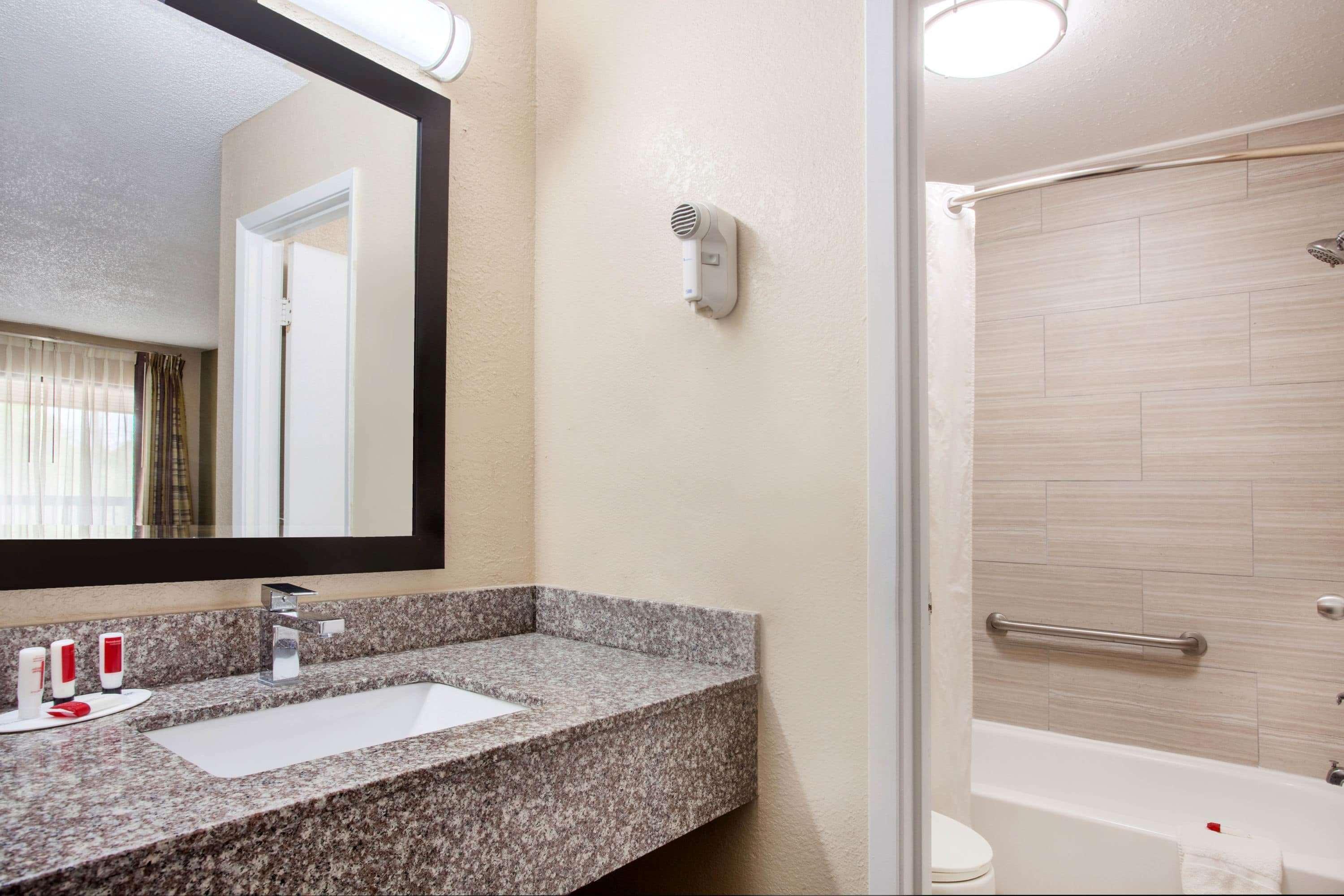 Baymont By Wyndham Lake City Exterior foto